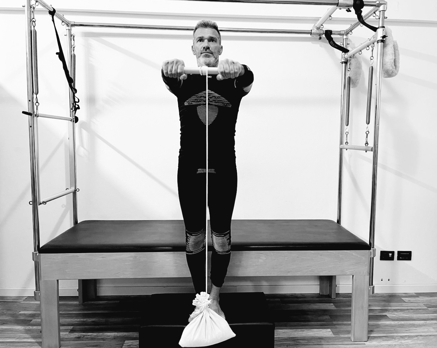 Max Stohr esegue un esercizio con la Bean Bag